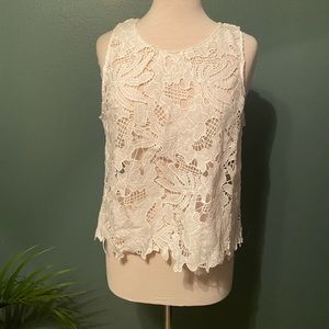 Bright white lace floral crop - NWT